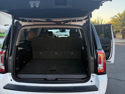 Used 2019 GMC Yukon XL SLT image 8
