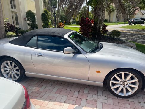Used 2005 Jaguar XK8 Convertible image 10