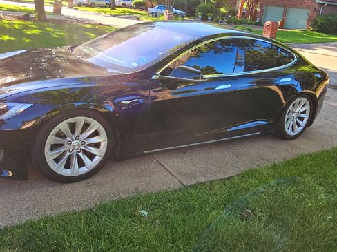Used 2018 Tesla Model S 75D image 2