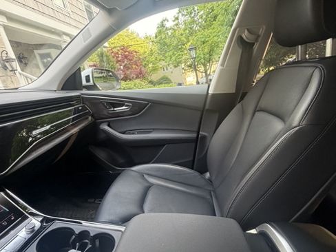 Used 2023 Audi Q8 Prestige AWD/4WD image 9