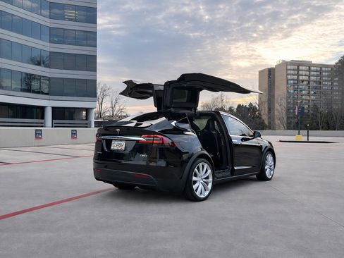 Used 2016 Tesla Model X Performance image 2