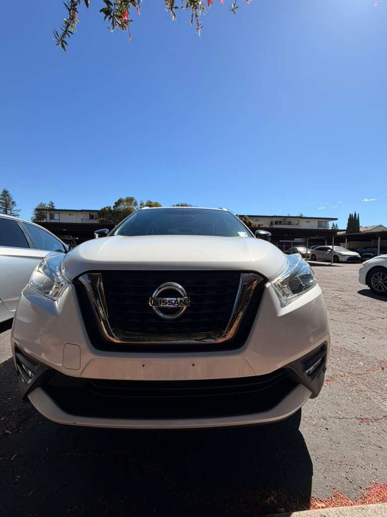 Used 2019 Nissan Kicks SR w/ SR Premium Package FWD image 2