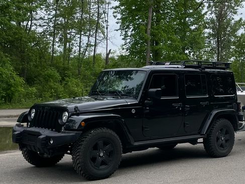 Used 2017 Jeep Wrangler Unlimited Sahara image 1