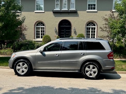 Used 2010 Mercedes-Benz GL 450 4MATIC image 1