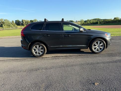 Used 2016 Volvo XC60 T6 Platinum w/ Climate Package AWD/4WD image 2