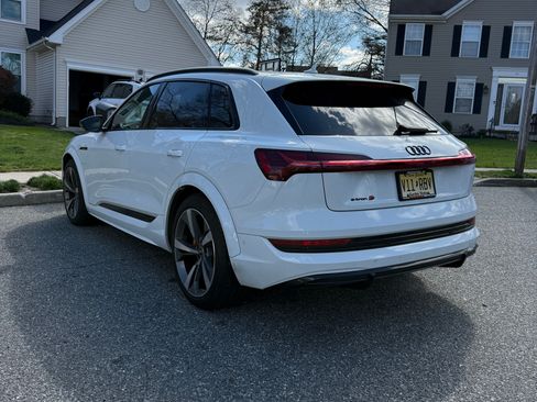 Used 2022 Audi e-tron S Premium Plus image 5