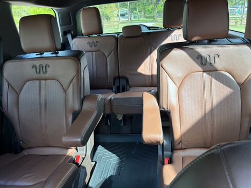 Used 2024 Ford Expedition King Ranch image 4