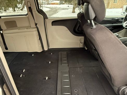 Used 2013 Dodge Grand Caravan SE image 10