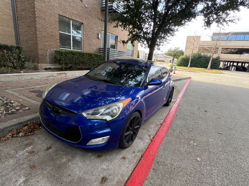 Used 2012 Hyundai Veloster w/ Style Pkg image 6