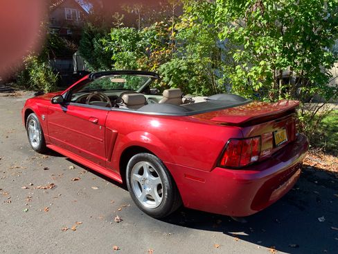 Used 2004 Ford Mustang Convertible RWD image 4