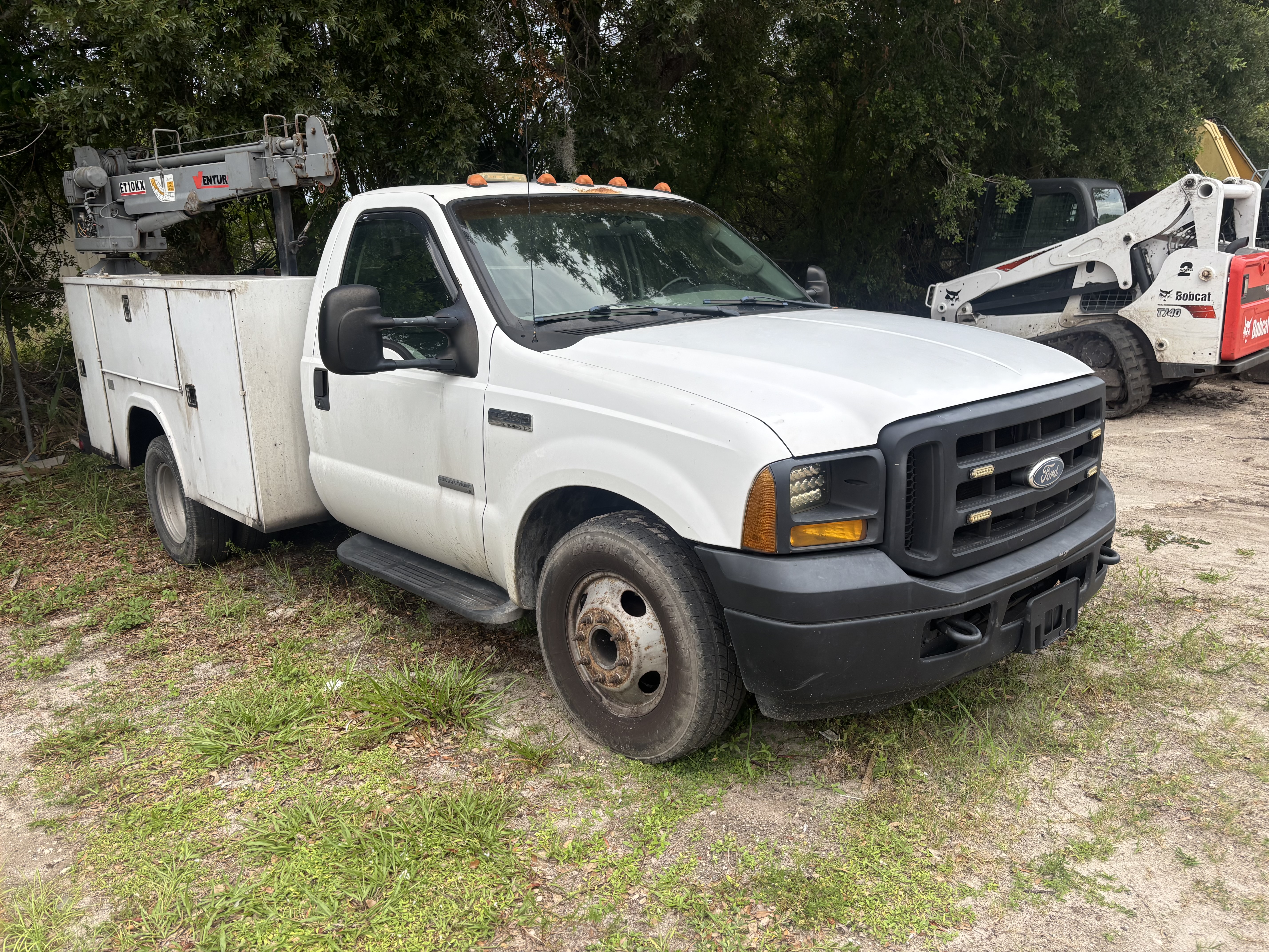 Used 2005 Ford F350 2WD Regular Cab DRW Super Duty image 2