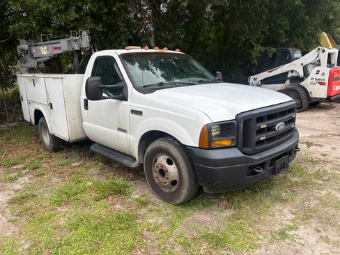 Used 2005 Ford F350 2WD Regular Cab DRW Super Duty image 2