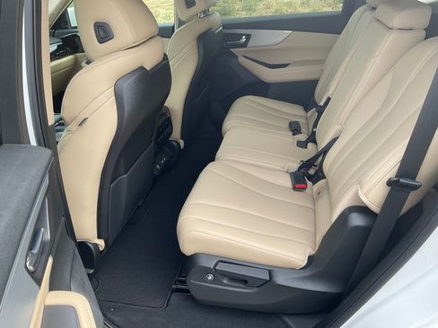 Used 2022 Acura MDX SH-AWD Sport Utility 4D image 12