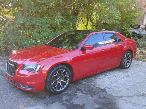 Used 2016 Chrysler 300 S image 14