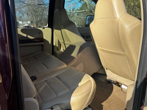 Used 2010 Ford F250 Lariat image 12