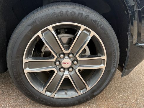 Used 2018 GMC Acadia Denali w/ Technology Package AWD/4WD image 5