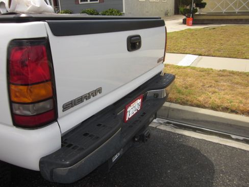 Used 2005 GMC Sierra 2500 SLE w/ Heavy-Duty Power Package RWD image 12