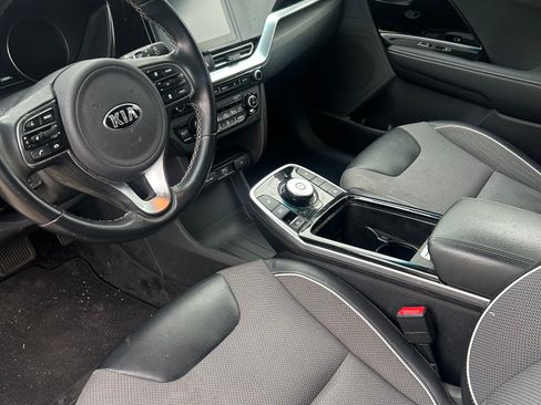 Used 2020 Kia Niro EX image 10