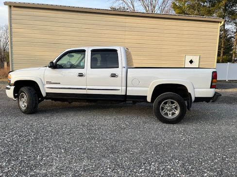 Used 2004 GMC Sierra 2500 SLE w/ Heavy-Duty Power Package image 2