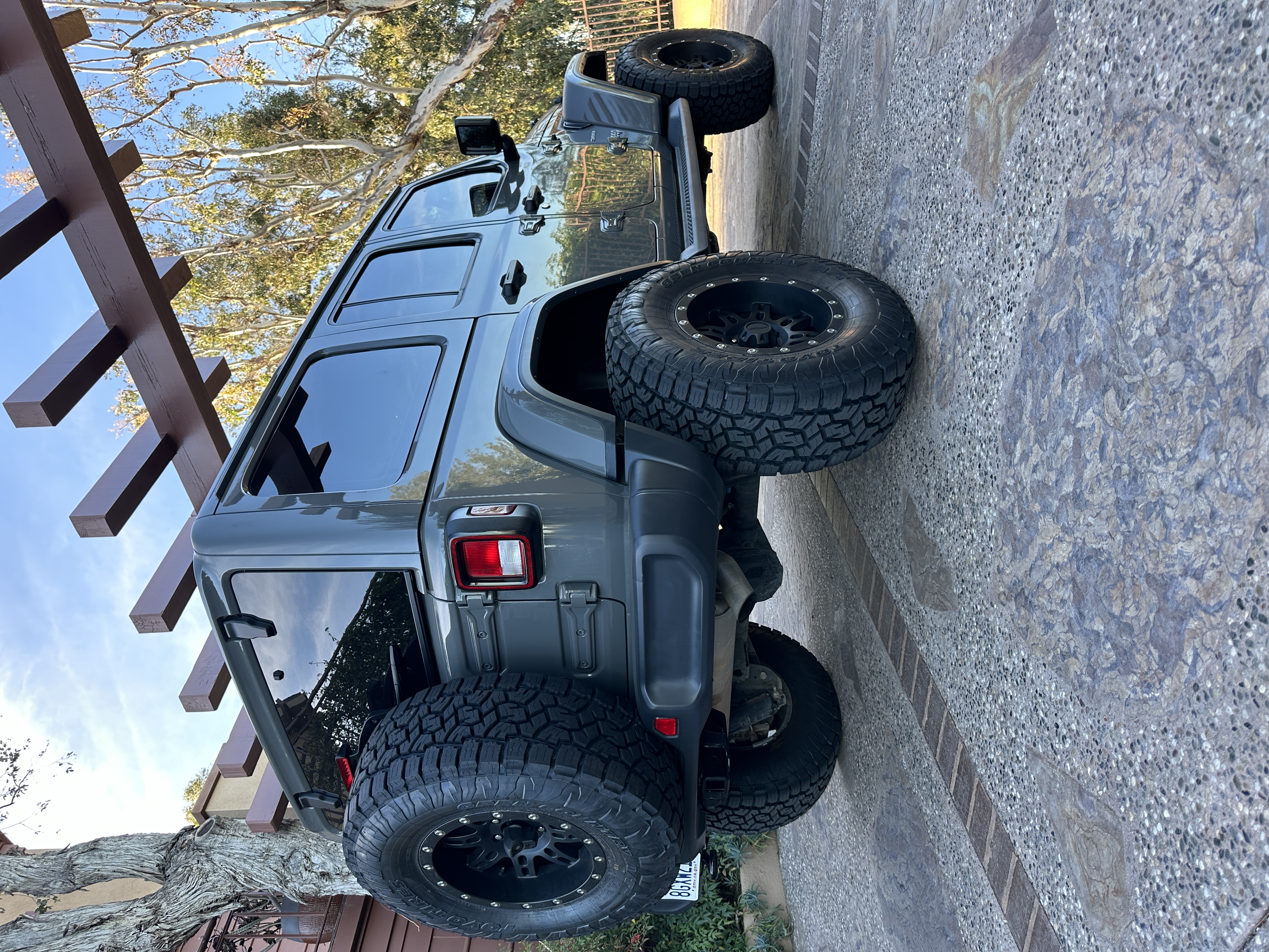 Used 2019 Jeep Wrangler Unlimited Sahara AWD/4WD image 6