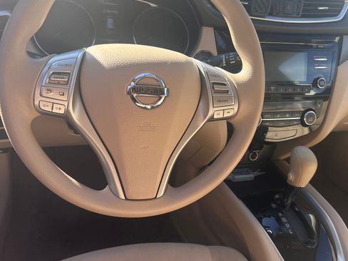 Used 2015 Nissan Rogue SV image 12