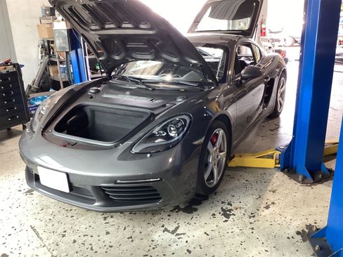 Used 2018 Porsche 718 Cayman S image 25