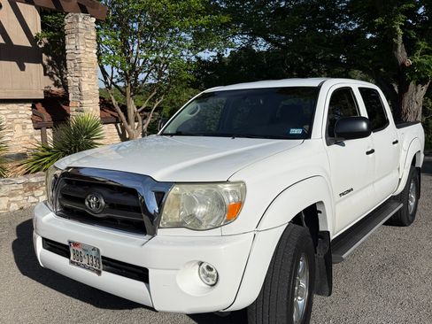 Used 2009 Toyota Tacoma PreRunner RWD image 2
