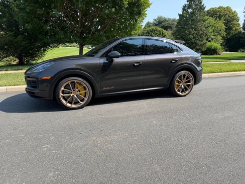 Used 2022 Porsche Cayenne Turbo GT AWD/4WD image 1