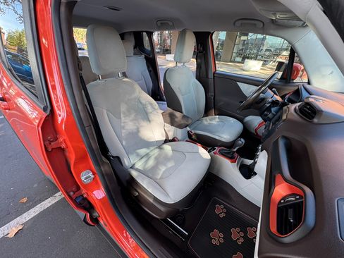 Used 2015 Jeep Renegade Latitude image 17