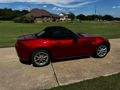 Used 2016 MAZDA MX-5 Miata Sport RWD image 5