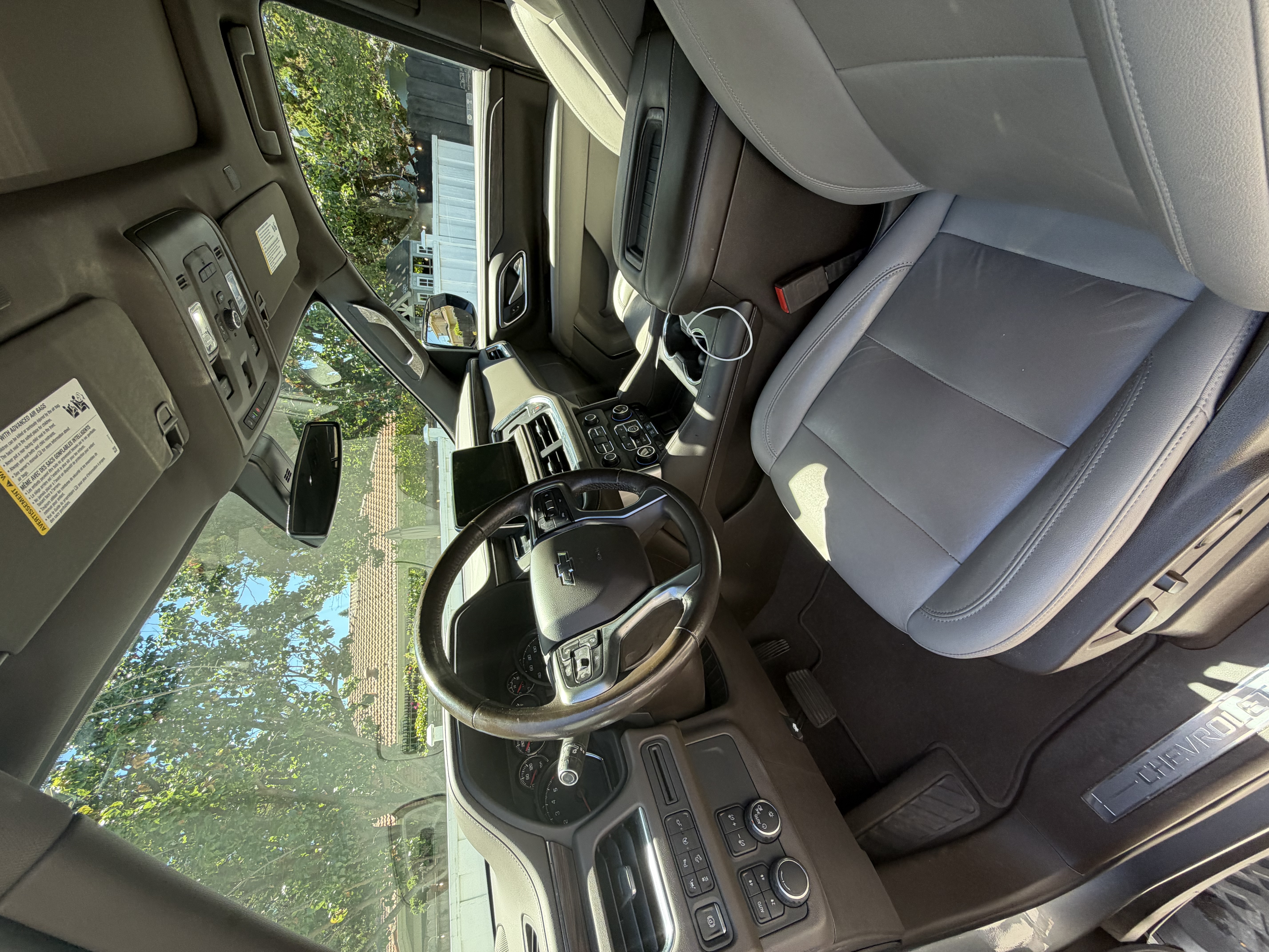 Used 2021 Chevrolet Suburban Z71 w/ Luxury Package AWD/4WD image 11