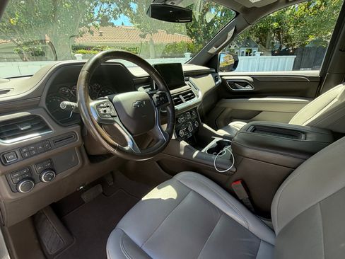 Used 2021 Chevrolet Suburban Z71 w/ Luxury Package AWD/4WD image 11