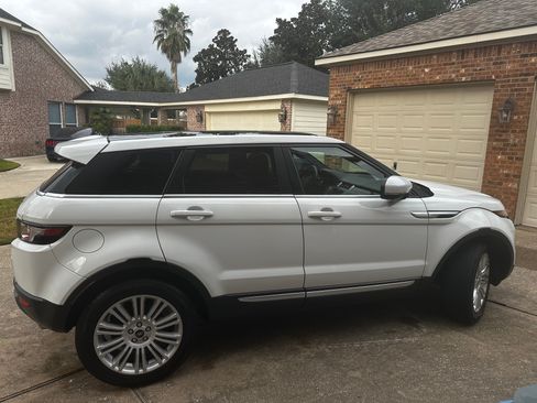 Used 2013 Land Rover Range Rover Evoque Prestige image 2