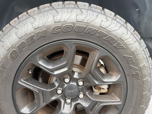 Used 2019 Jeep Cherokee Trailhawk AWD/4WD image 10