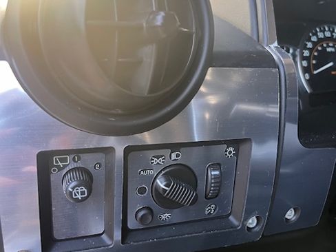 Used 2005 HUMMER H2 w/ Preferred Equipment Group image 19