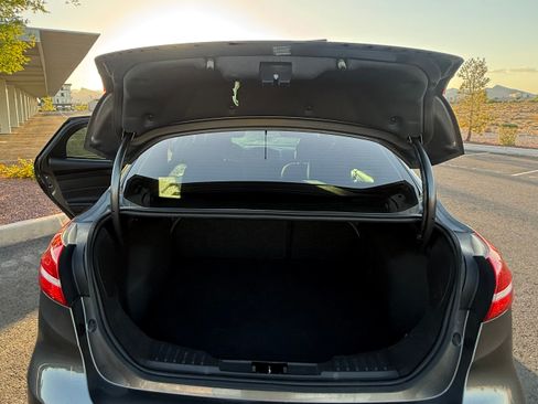 Used 2015 Ford Focus SE FWD image 14
