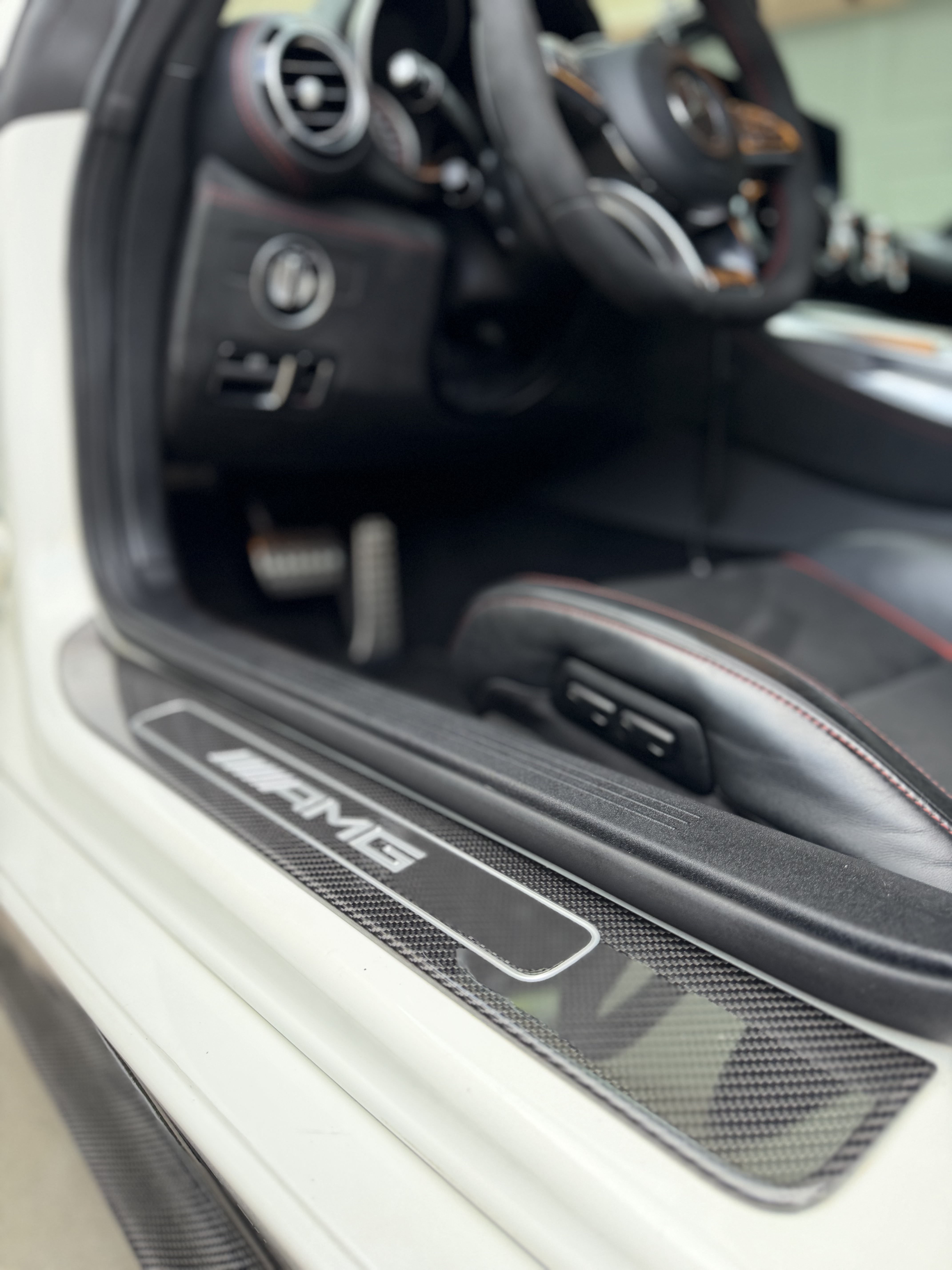 Used 2016 Mercedes-Benz AMG GT S w/ Exclusive Interior Package image 29