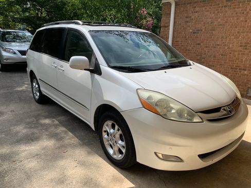 Used 2006 Toyota Sienna XLE Limited image 1