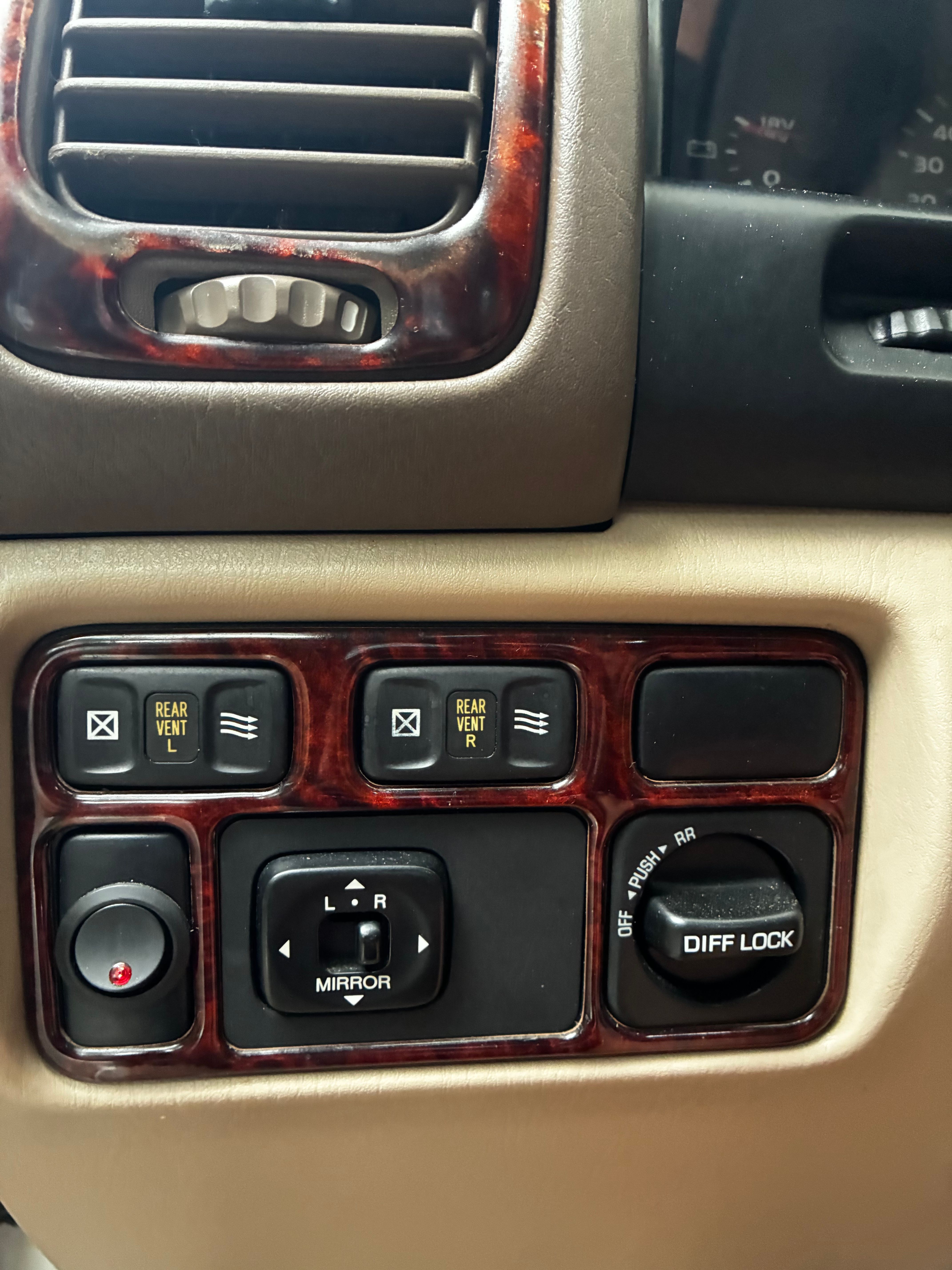 Used 1999 Toyota Land Cruiser AWD/4WD image 10