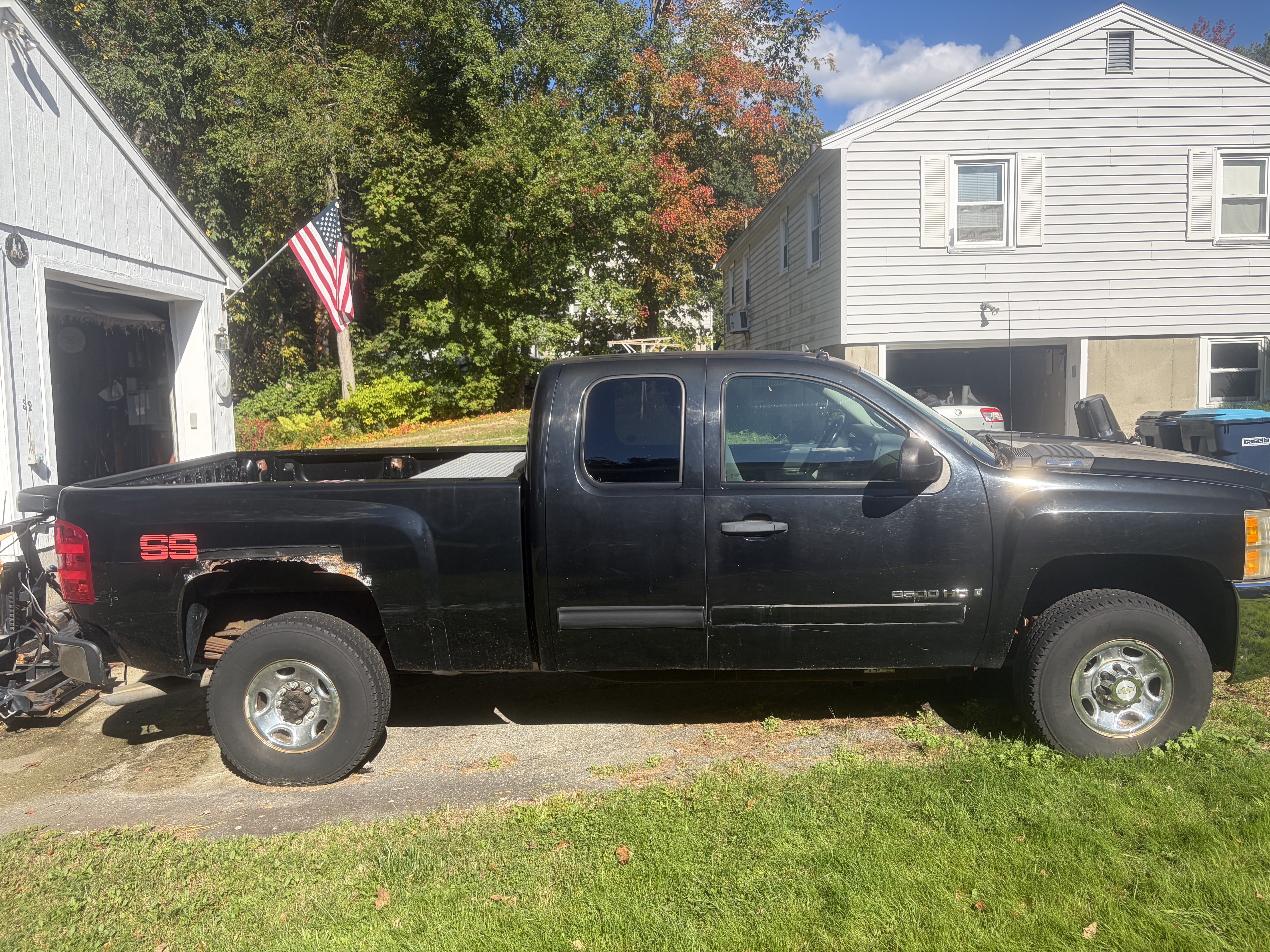 Used 2009 Chevrolet Silverado 2500 LT w/ Exterior Plus Package AWD/4WD image 1