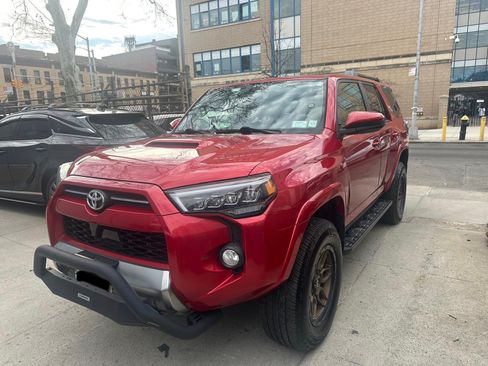 Used 2020 Toyota 4Runner TRD Off-Road AWD/4WD image 13