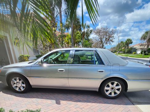Used 2007 Cadillac DTS Luxury I w/ Sun And Sound Package image 5