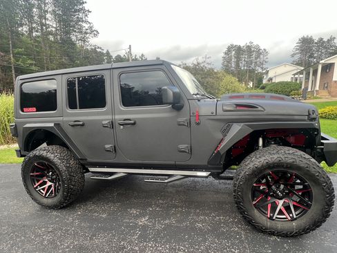 Used 2020 Jeep Wrangler Unlimited Sahara w/ Uconnect 4C Nav & Sound Group image 21