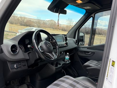 Used 2021 Mercedes-Benz Sprinter 2500 image 6