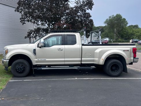 Used 2018 Ford F350 Lariat w/ Tow Technology Bundle AWD/4WD image 2