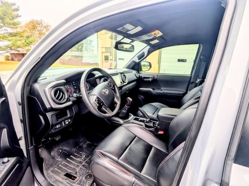 Used 2017 Toyota Tacoma TRD Pro image 14