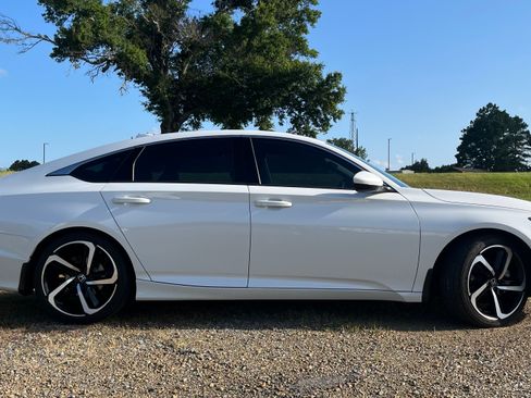 Used 2018 Honda Accord Sport image 6