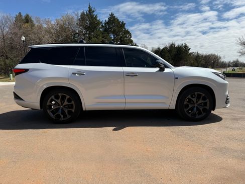 Used 2025 Lexus TX 500h AWD w/ Technology Package image 9