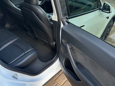 Used 2022 Tesla Model Y Performance AWD/4WD image 17
