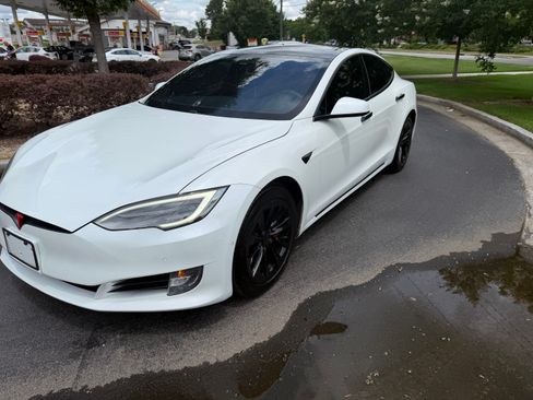 Used 2018 Tesla Model S 75D AWD/4WD image 2